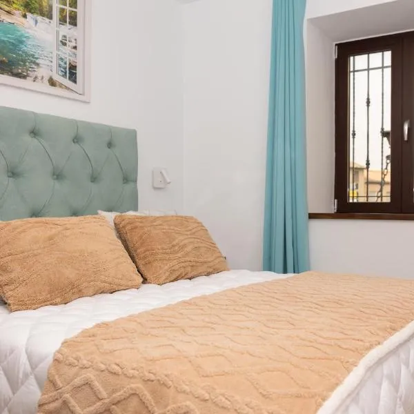 CASITA DE LAS CADENAS CAZORLA, מלון בקאסורלה