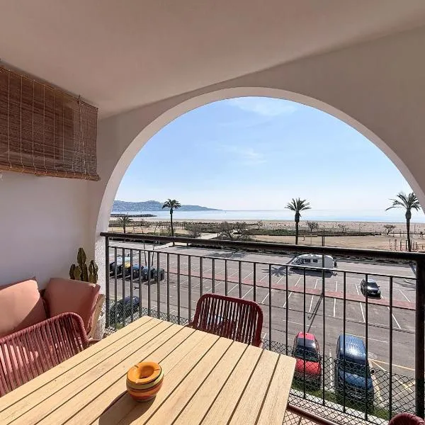BAHIA I 43 -Estudio cabina - 1era linea - Vista al, hotelli kohteessa Empuriabrava