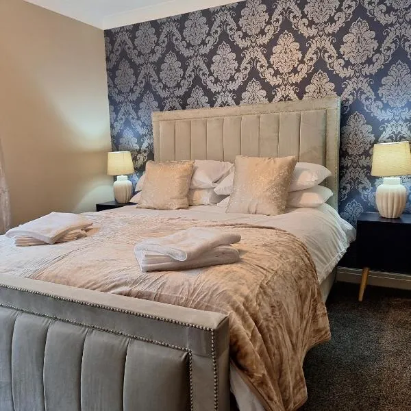 Old Coach House Apartment with Garage, hotel a Scarborough