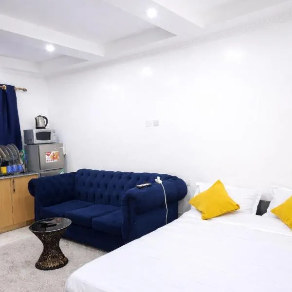 Pivot Studio near Westside mall, готель у місті Накуру