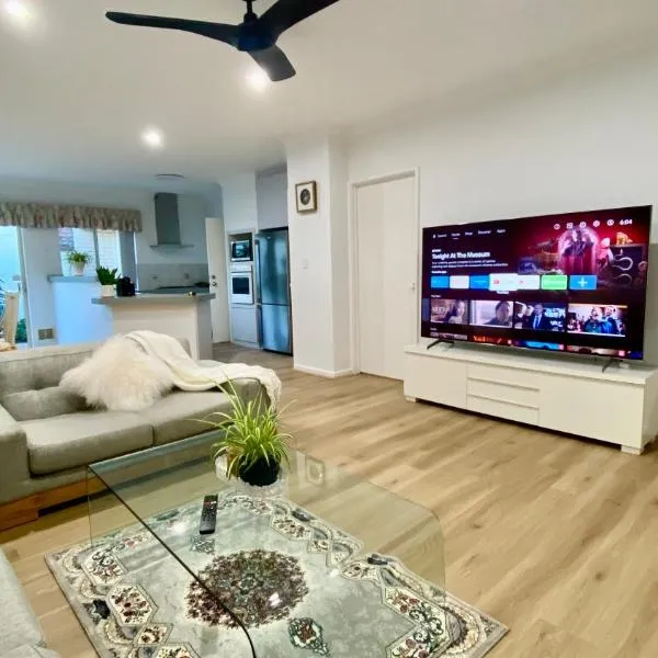 퍼스에 위치한 호텔 Charming Osborne Park Home