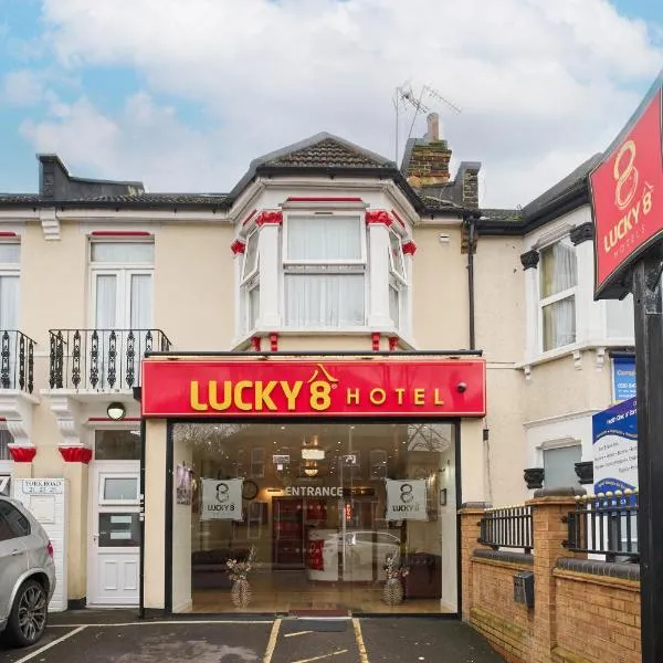 Lucky 8 Hotel, hotell i Ilford