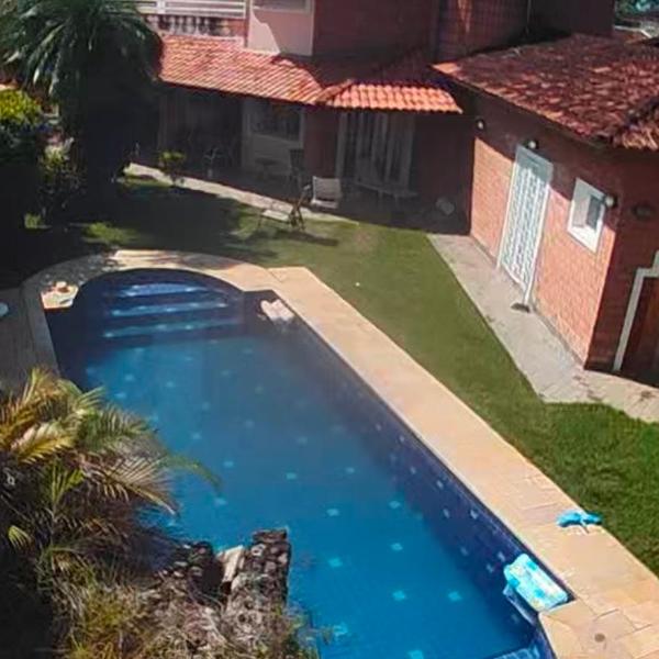Quartos com suite em casa de praia com piscina