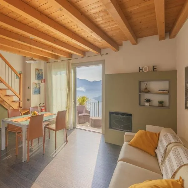 EnjoyIseoLake - Vittoria - Casa vacanze su 2 piani con vista lago e piscina, hotel in Parzanica