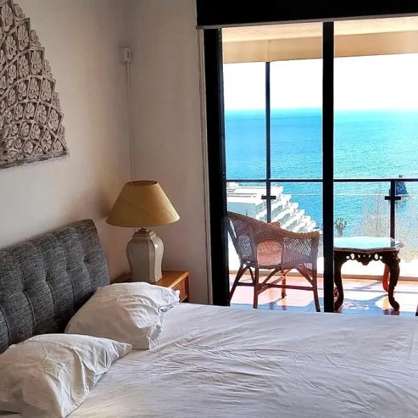 Lido ocean front penthouse, hotelli Funchalissa