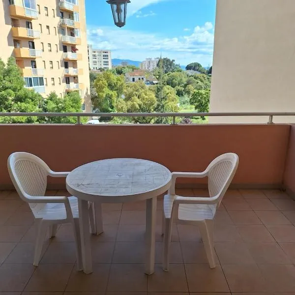 Appartement spacieux et bien situé, хотел в Аячо
