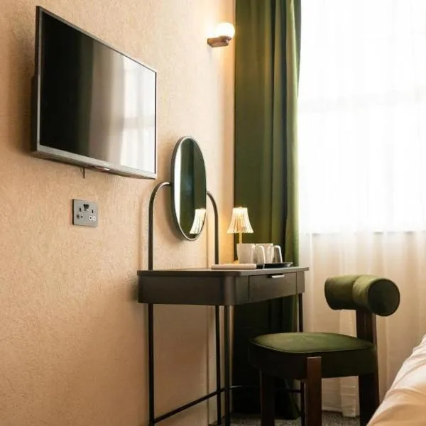 Roza Hotel, hotel sa Enfield