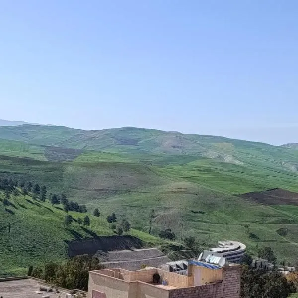 Appartement sselam fetouaki montagne view، فندق في مولاي يعقوب