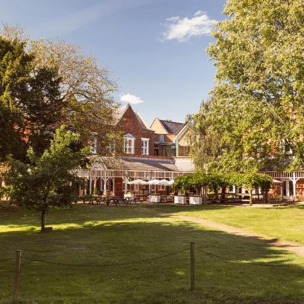Coulsdon Manor Hotel and Golf Club, khách sạn ở Croydon