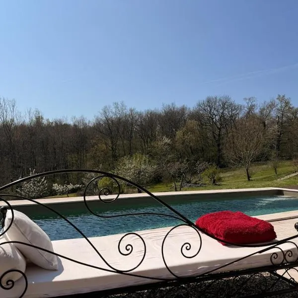 Logement entier de charme, gite équestre GERS Flamarens, hotelli kohteessa Flamarens