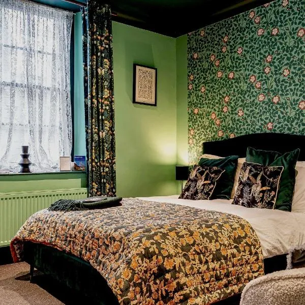 Number Two Russell House, Hotel in Dean