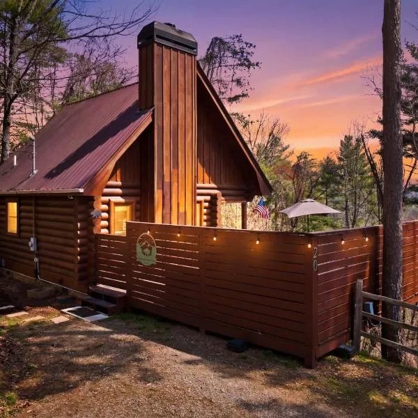 Blue Ridge Cozy Cabin King Bed Hot Tub & Dog Friendly, хотел в Блу Ридж