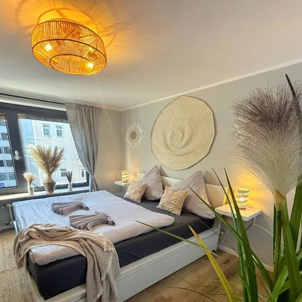 Bohemian Chic City Apartment - Munich Central Station: Münih'te bir otel