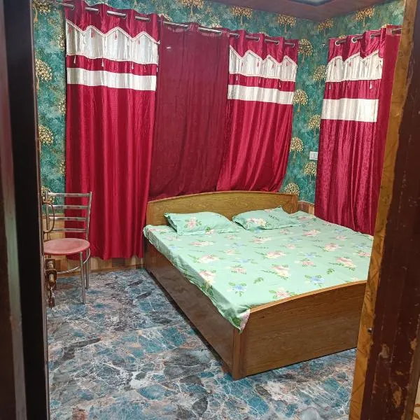 Alamdar guest house, hotel di Srinagar