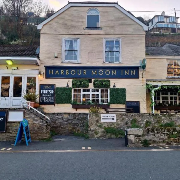 Harbour Moon Inn โรงแรมในลู