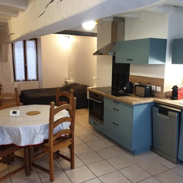 Appartement studio 2-4 personnes、サン・ジェルマン・デュ・ピュイのホテル