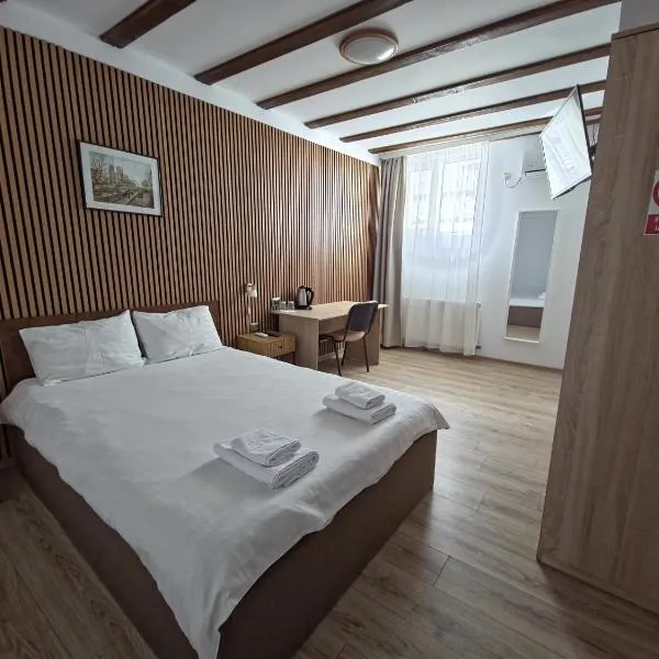 Confort INN、オトペニのホテル