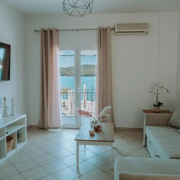 Teal Seafront Home, hotel em Sivota