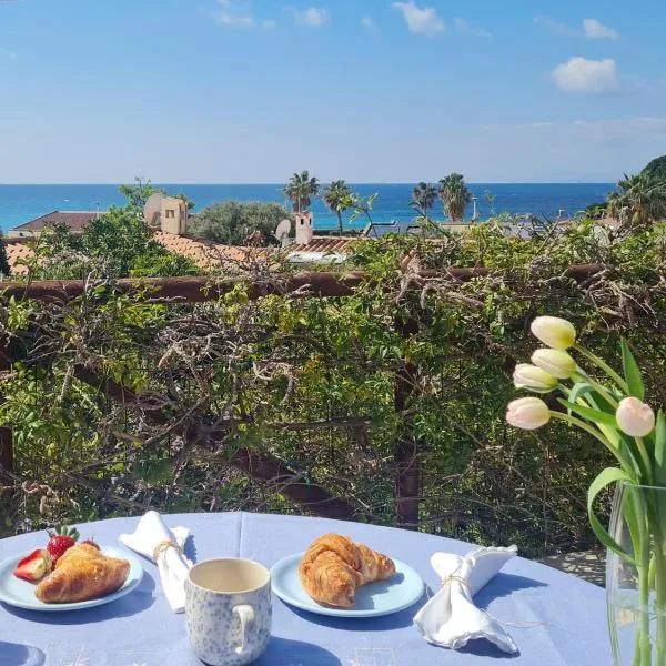 Villetta Celeste - vista mare - 80metri dalla spiaggia, hôtel à Geremèas