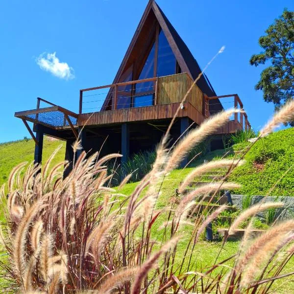 Cabana Quatro Estações - Luxo A-Frame com claraboia e ofurô, Hotel in Paty do Alferes