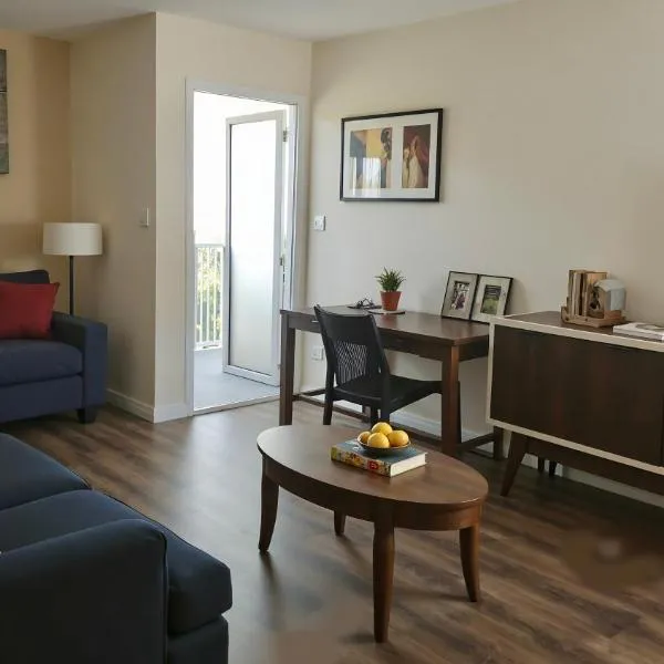 West LA Boutique Apartments Minutes from the Coast, hotel in Los Angeles