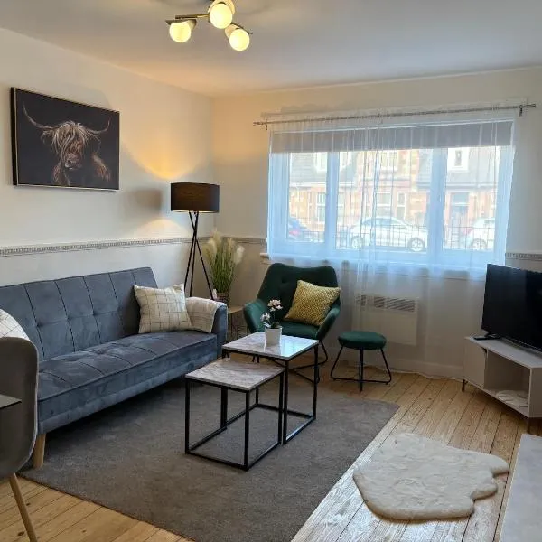 Modern apartment in Glasgow West End, free parking, hotel a Scotstoun West Station