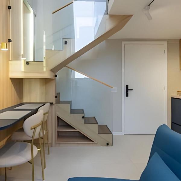 Loft 5- Apartamento Duplex com Varanda, lavanderia, espaço de trabalho- Até 4 pessoas