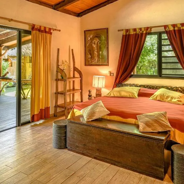 Peaceful 2BR Bungalow near beach، فندق في Temae