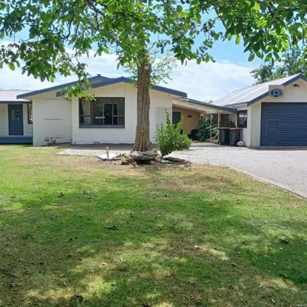 'Stay in the Loop' Spacious Family Retreat in Te Anau, hotel a Te Anau
