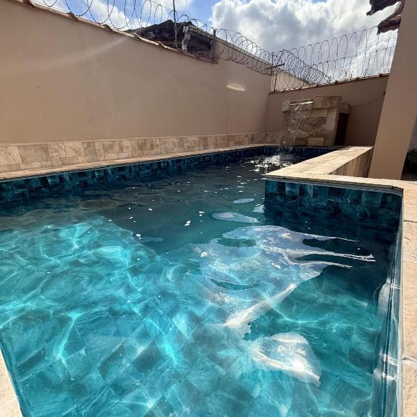 Casa próximo a plataforma de pesca com piscina e churrasqueira
