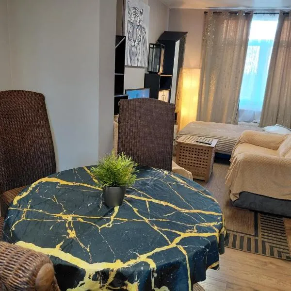 Sunny Days Cozy Apartment, хотел в Boutersem