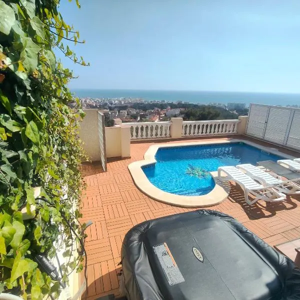 BEACH HOUSE. CASA CON PISCINA PRIVADA: Calafell'de bir otel