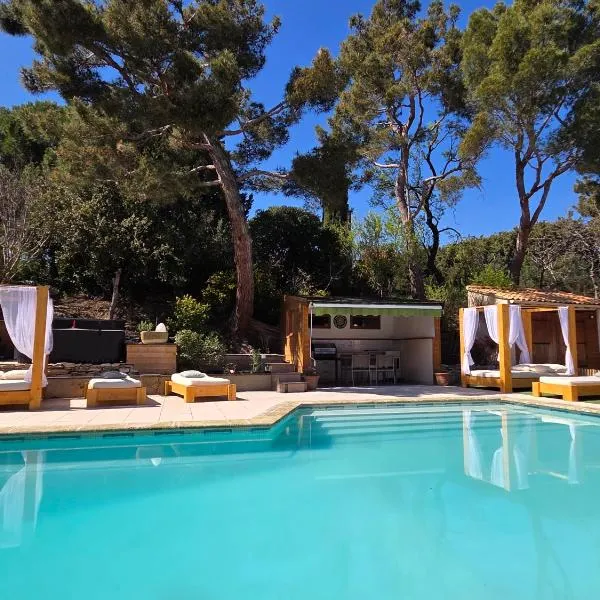 Domaine Les Gendalis, hôtel à Saint-Saturnin-les-Avignon