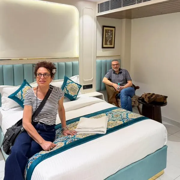 The Western Grand - A Luxury Hotel - Just 6 Mins from CP and New Delhi Station، فندق في نيودلهي