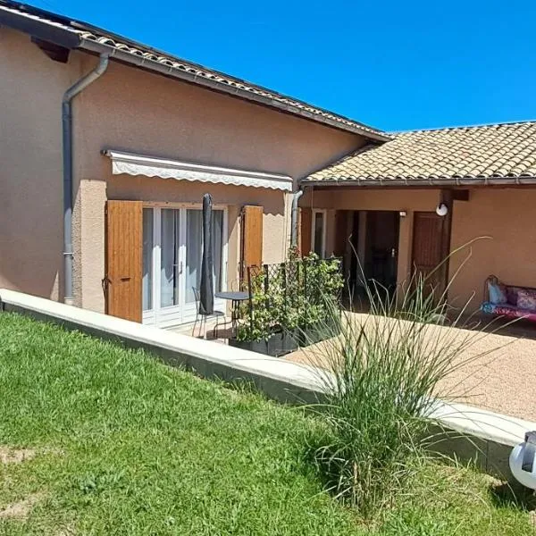 Dépendance au Coeur des Vignes, Hotel in Quincié-en-Beaujolais