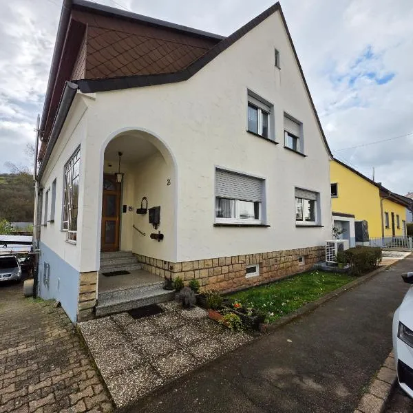 Haus Perla, hotel em Saarburg