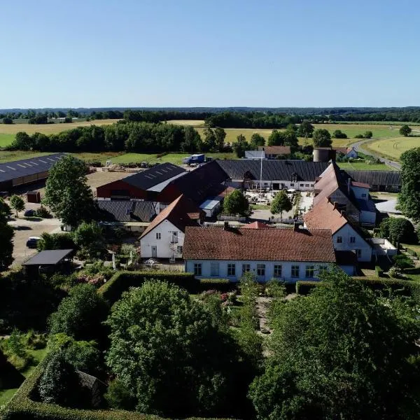 Svabesholms Kungsgårds B&B och Pensionat Stenshuvud, hotel u gradu Kivik