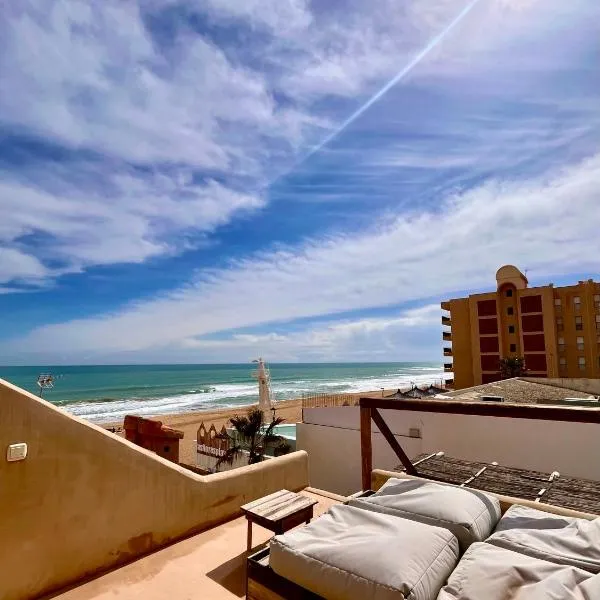 Apartamentos Flores playa、ラ・マタのホテル