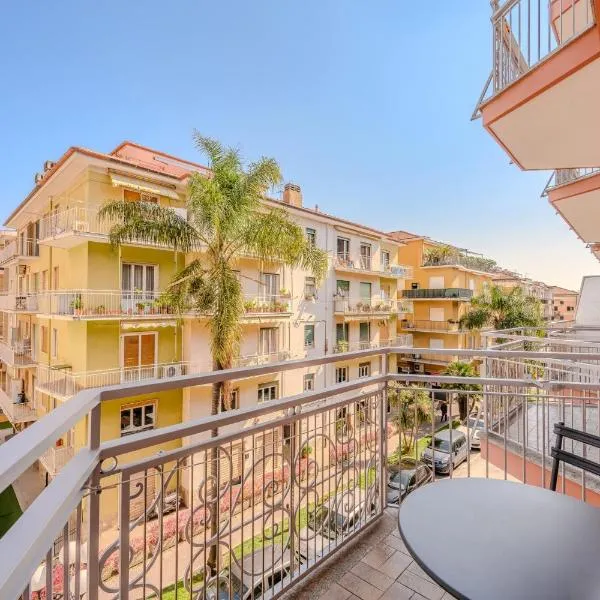 Hotiday Diano Marina: Diano Marina'da bir otel