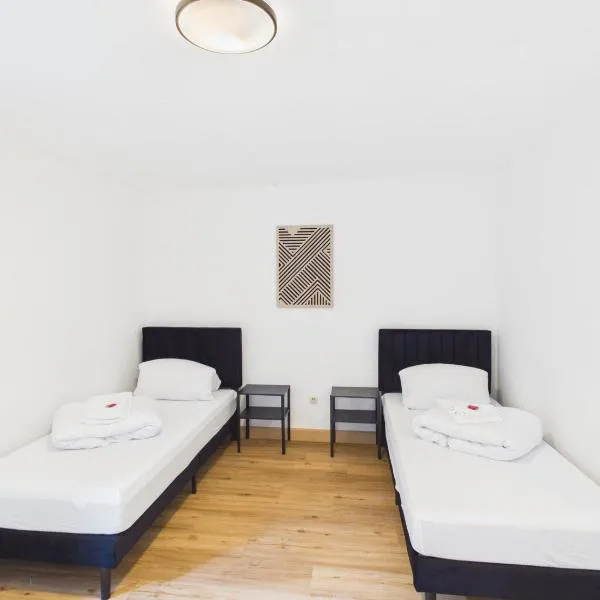 CROWN LIVING Basic Studios Fußach - Studios mit Küche, kostenloser Parkplatz, WLAN, Self Check-in, ideal für Feriengäste und Geschäftsreisende, hotel v mestu Fußach