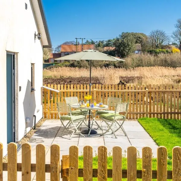Funzi- Private Norfolk Retreat dog friendly garden, hotel v destinácii Cley next the Sea