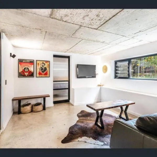 A spacious Family Retreat near the Beach, hotel em Cronulla