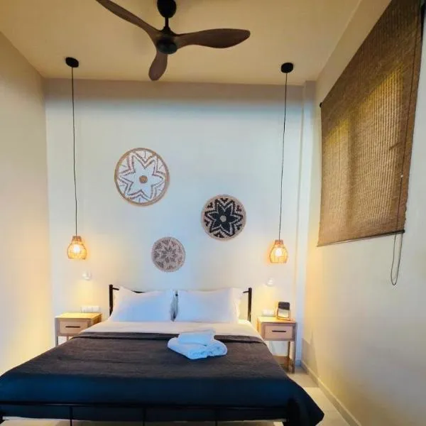 Cozy Romantic Studio with Pool & Sea View Rastoni, hotel v mestu Melíssion