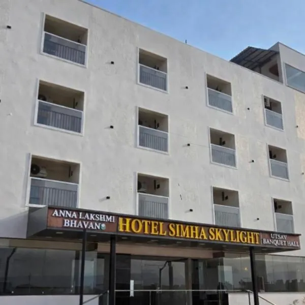 Hotel Simha Skylight - Near Tiruchanoor Temple - Premium Rooms - Free Parking, hotel u gradu Tirupati