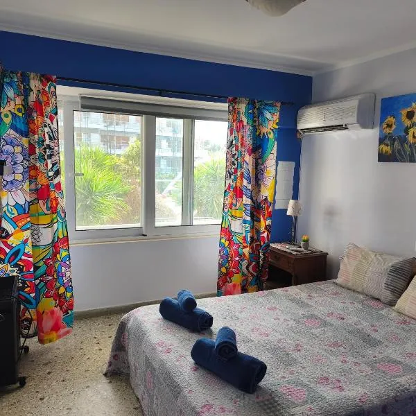 Studio By the Beach, hotel en Saronida