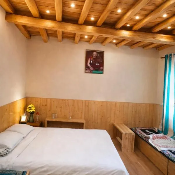 The Dhankhar Story Home Stay، فندق في Dankhar Gömpa