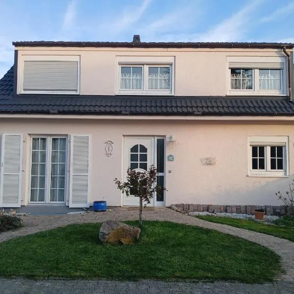 Ferienzimmer Bella Casa, Hotel in Biebesheim