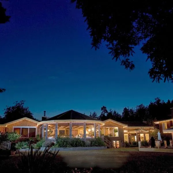 Galiano Oceanfront Inn & Spa, hotel en Montague Harbour