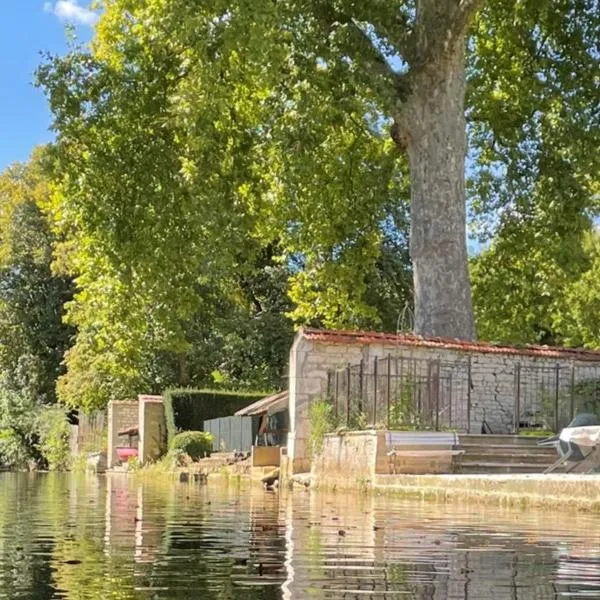 Le Clos de l'Armançon - Maisons de charme au bord de la rivière - Classé 4 étoiles, hotell i Tonnerre