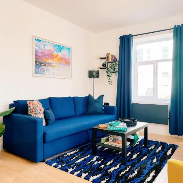 Spacious Preston Circus Flat - Great for Family, Group, Couples - Close to Station, Hotel in Brighton & Hove
